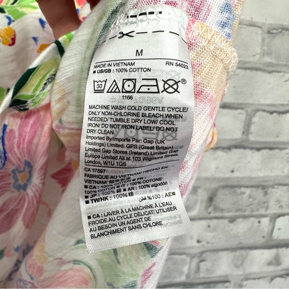 GAP Easy Tee Women's Multicolor Floral Scoop Neck Short Sleeve T-Shirt - NWT - Picture 6 of 6